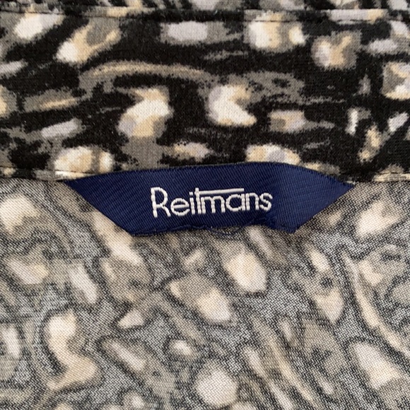 Reitmans black abstract print button-up top - Picture 3 of 5